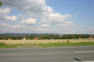 Voßheide: Sicht auf Hasebeck, hinten-der-Sternberg!