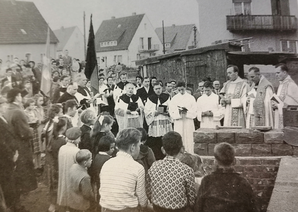 Grundsteinlegung für die katholische Kirche in Brake