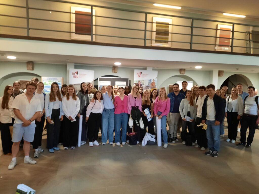 Studierende der TH OWL präsentierten ihre Projektideen im Lemgoer Rathaus. (Foto: TH OWL)
