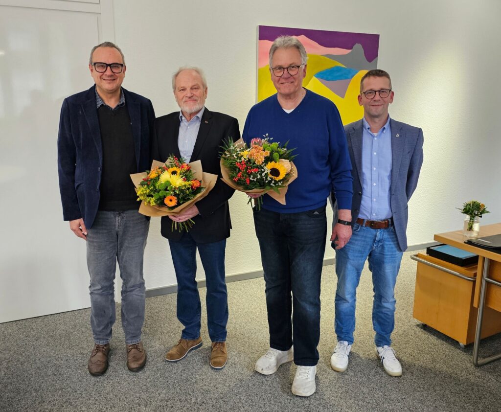 Bürgermeister Markus Baier, Schiedsmann Herbert Fischer, Schiedsmann Wilfried Thiel und Geschäftsbereichsleiter Dennis Ortmeier (von links).