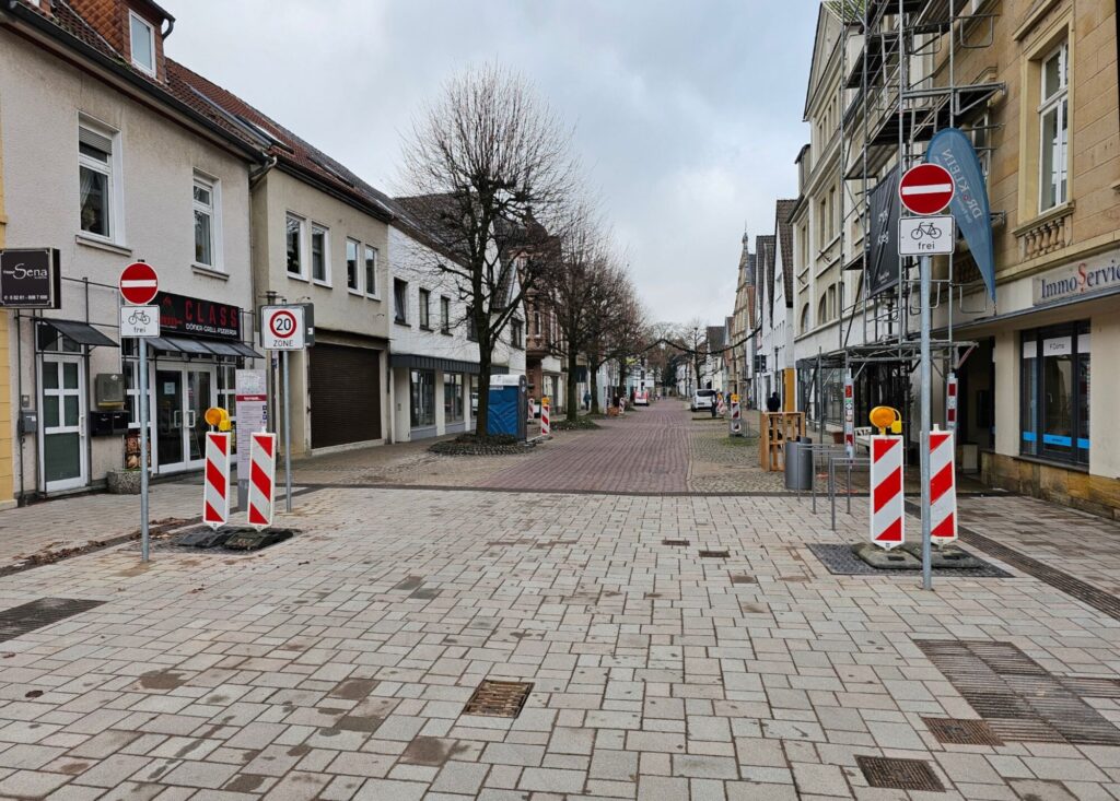 Keine Einfahrt: Die alte Einbahnstraßenregelung greift, deswegen geht es von der Kreuzung Breite Straße/Schuhstraße/Stiftstraße nicht mehr in Richtung Langenbrücker Tor.